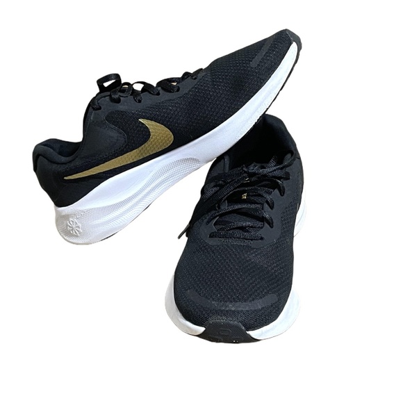 Nike Revolution 7 Athletic Running Shoes Black & Gold Men Size 11 Pre-owned - Picture 4 of 9